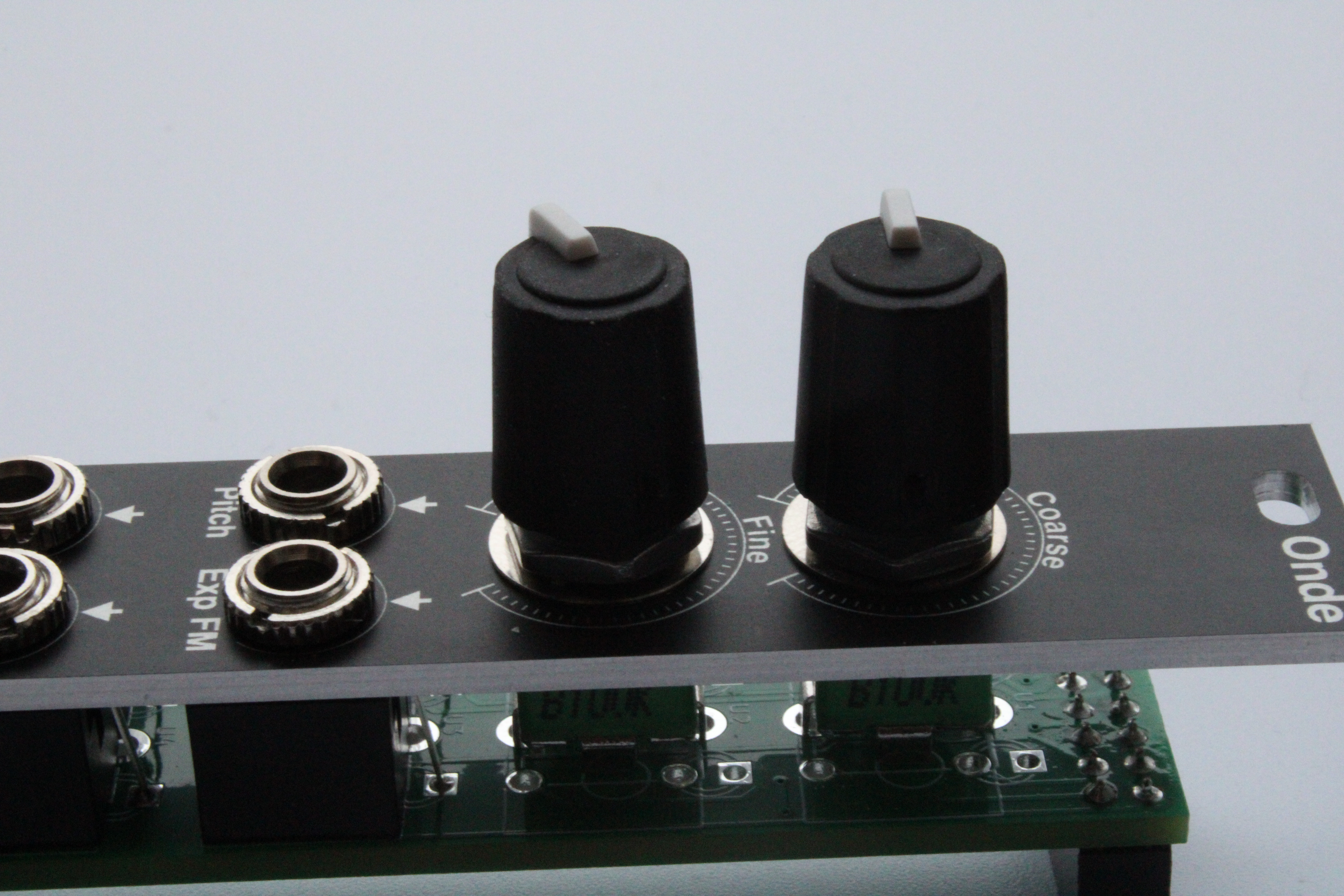 image from Introducing MRG Onde: A compact 4HP Oscillator